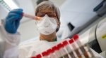 Треть заболевших коронавирусом в Прикамье младше 45 лет