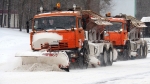 В Березниках во время снегопада дороги расчищали более 30 спецмашин
