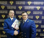 Прокурор Березников награжден знаком за безупречную службу