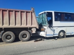 На трассе Березники-Соликамск междугородний автобус столкнулся с грузовиком