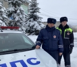 Соликамские инспекторы помогли водителю выбраться из снежной ловушки