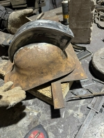 Кунгурский кузнец создает шлем из «Джентльменов удачи»